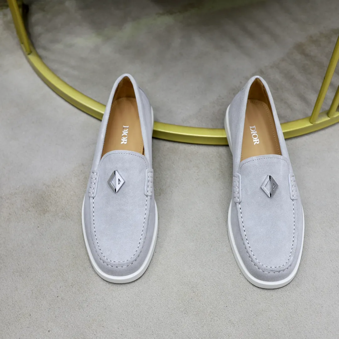 Ex-factory price: 540🙅‍♂️🙅‍♂️🙅‍♂️ Brand: Dior DIOR Standard code: Men's code 38/44 (45 can be customized) Grade: Same as the official website Material: Original cowhide stitching, cowhide lining, original TPU wear-resistant soft outsole Style categories: Leisure and sports version, footwear for driving, young fashion, European and American trends, British style Color: actual picture color